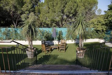 هتل Les Jardins De Cassis