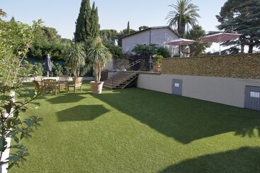 هتل Les Jardins De Cassis
