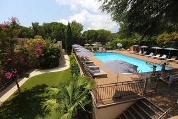 هتل Les Jardins De Cassis