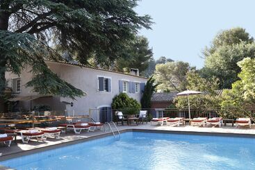 هتل Les Jardins De Cassis