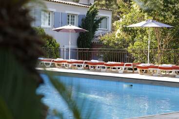 هتل Les Jardins De Cassis