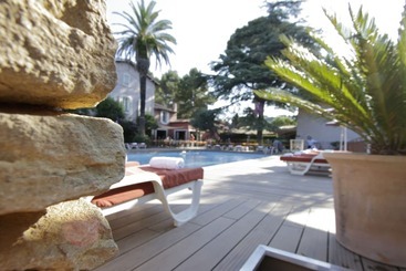 هتل Les Jardins De Cassis