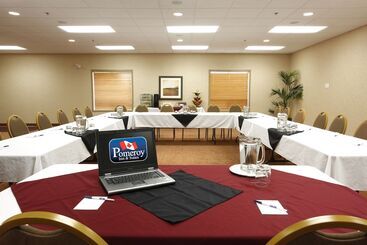 هتل Pomeroy Inn And Suites Chetwynd