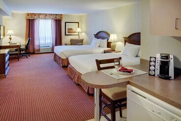 هتل Pomeroy Inn And Suites Chetwynd