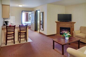 هتل Pomeroy Inn And Suites Chetwynd