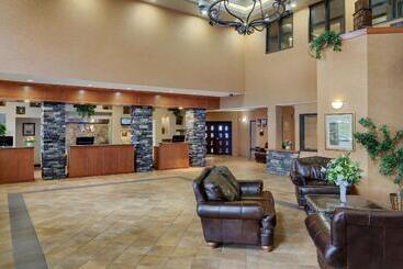 هتل Pomeroy Inn And Suites Chetwynd