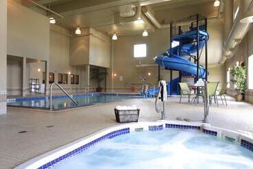 هتل Pomeroy Inn And Suites Chetwynd
