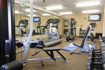 هتل Pomeroy Inn And Suites Chetwynd