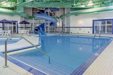 هتل Ramada By Wyndham Weyburn