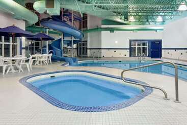 هتل Ramada By Wyndham Weyburn