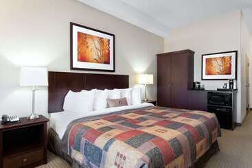 هتل Ramada By Wyndham Weyburn