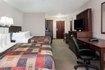 هتل Ramada By Wyndham Weyburn