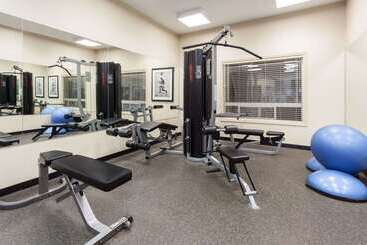 هتل Ramada By Wyndham Weyburn