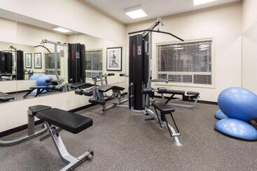 هتل Ramada By Wyndham Weyburn