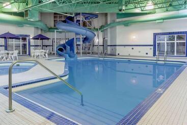 هتل Ramada By Wyndham Weyburn