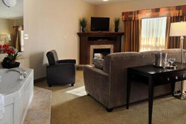 هتل Ramada By Wyndham Weyburn