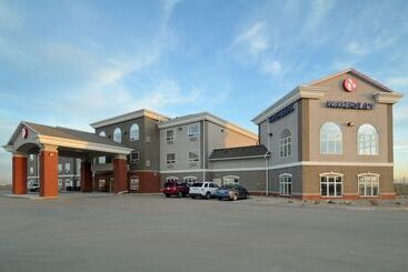 هتل Ramada By Wyndham Weyburn