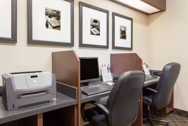 هتل Ramada By Wyndham Weyburn