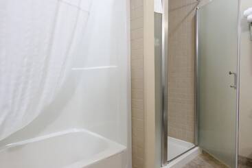 هتل Ramada By Wyndham Weyburn