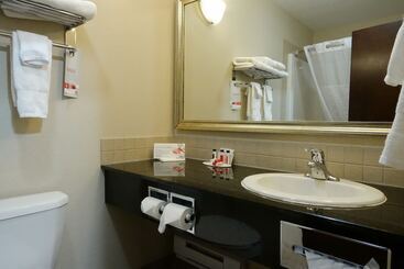 هتل Ramada By Wyndham Weyburn