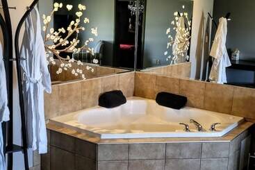 هتل Service Plus Inns & Suites Drayton Valley