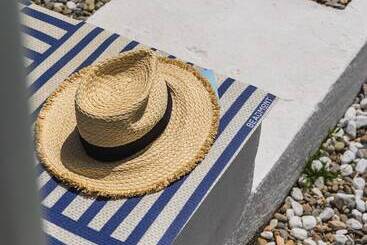 هتل De La Plage   Mahogany