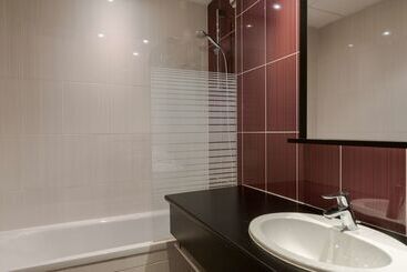 هتل The Originals City, Hôtel Des Lys, Dreux