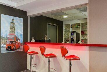 هتل The Originals City, Hôtel Des Lys, Dreux