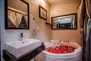 هتل The Sanctuary Villa Battambang