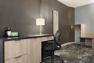 هتل Travelodge By Wyndham Alma