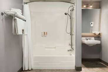 هتل Travelodge By Wyndham Alma