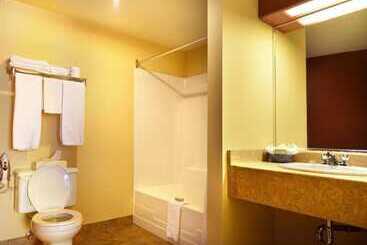هتل Travelodge By Wyndham Alma