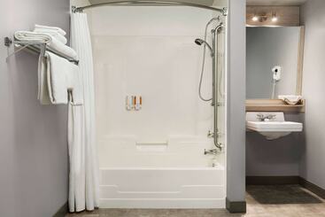 هتل Travelodge By Wyndham Alma