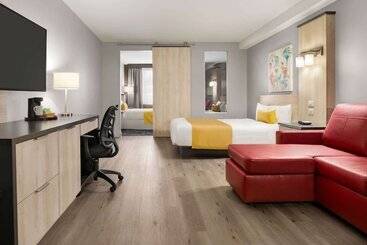 هتل Travelodge By Wyndham Alma