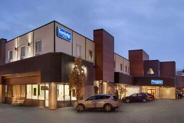 هتل Travelodge By Wyndham Alma