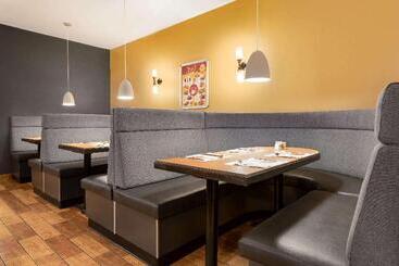 هتل Travelodge By Wyndham Alma