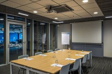 هتل Tulip Inn Eindhoven Airport