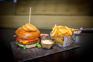 هتل Tulip Inn Eindhoven Airport
