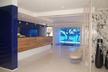 Apartamentos Canyelles Marina 3000
