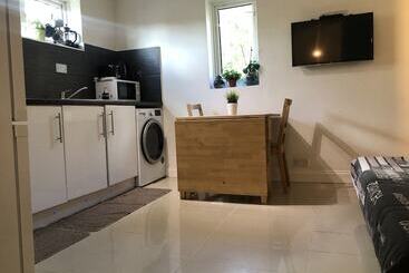 مسافرخانه Apple House Guesthouse Heathrow Airport