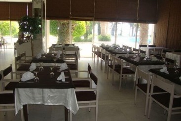 هتل Corniche Palace