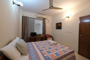 هتل Green House Guest House
