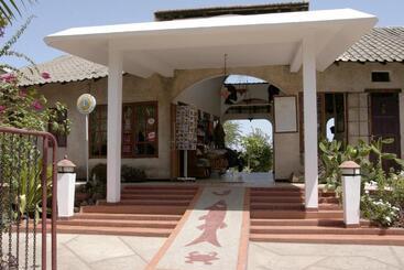 هتل Hôtel Kadiandoumagne