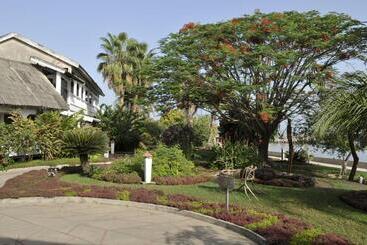 هتل Hôtel Kadiandoumagne