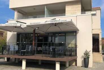 هتل Rooms & Restaurant Matanovi Dvori
