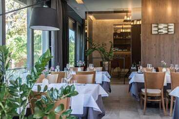 هتل Rooms & Restaurant Matanovi Dvori