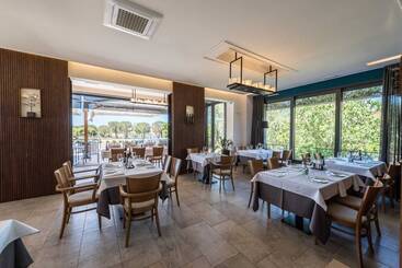 هتل Rooms & Restaurant Matanovi Dvori