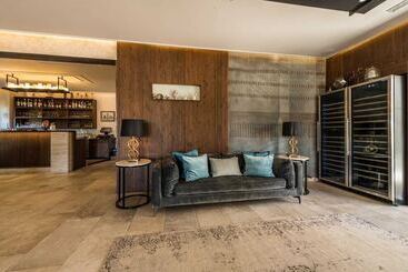 هتل Rooms & Restaurant Matanovi Dvori