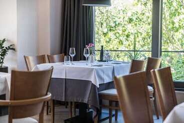 هتل Rooms & Restaurant Matanovi Dvori