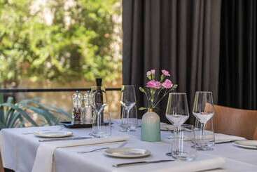 هتل Rooms & Restaurant Matanovi Dvori